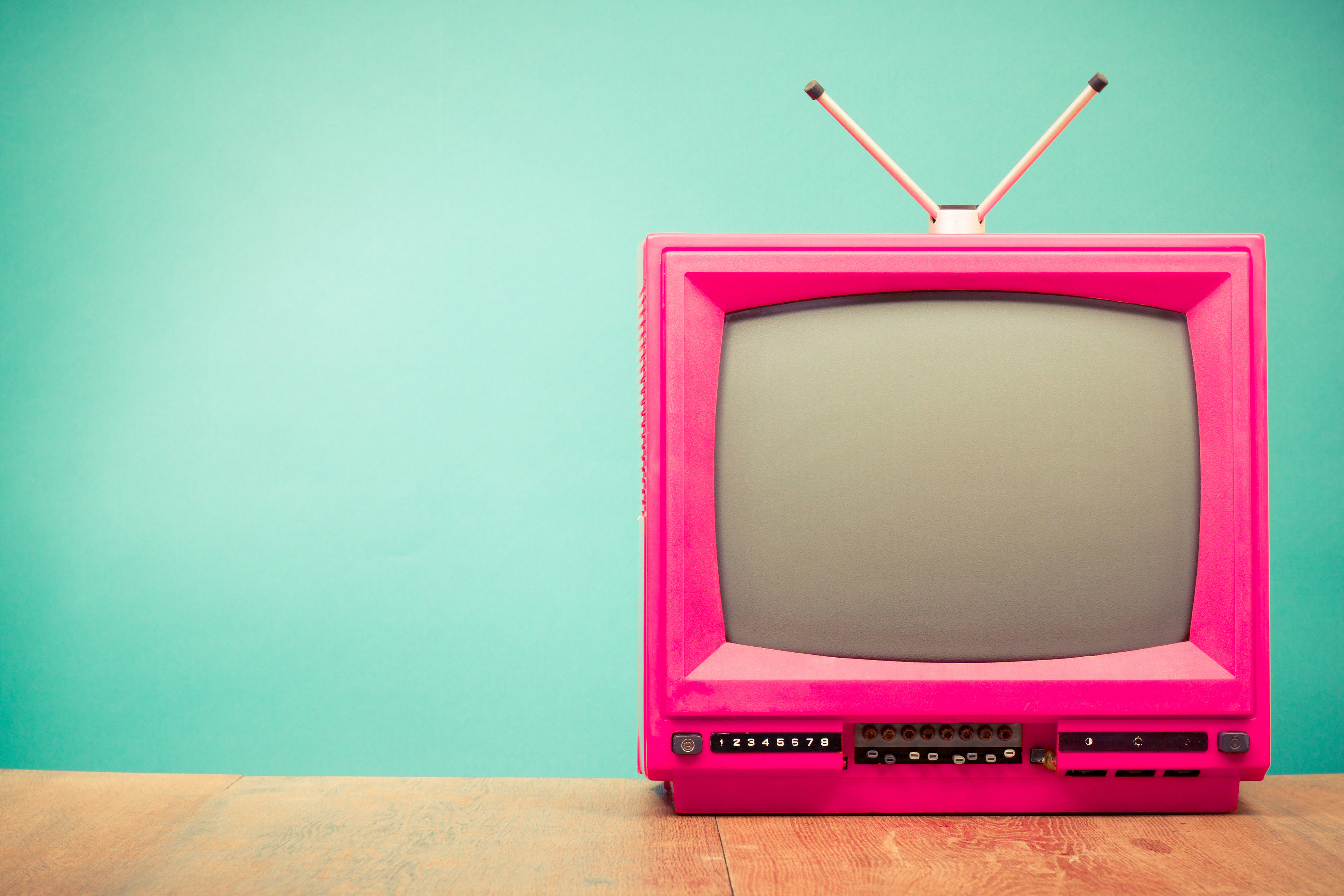 Изображение телевизора красное. Розовый телевизор. Ретро телевизор. Экран телевизора. Телевизор ретро красный.